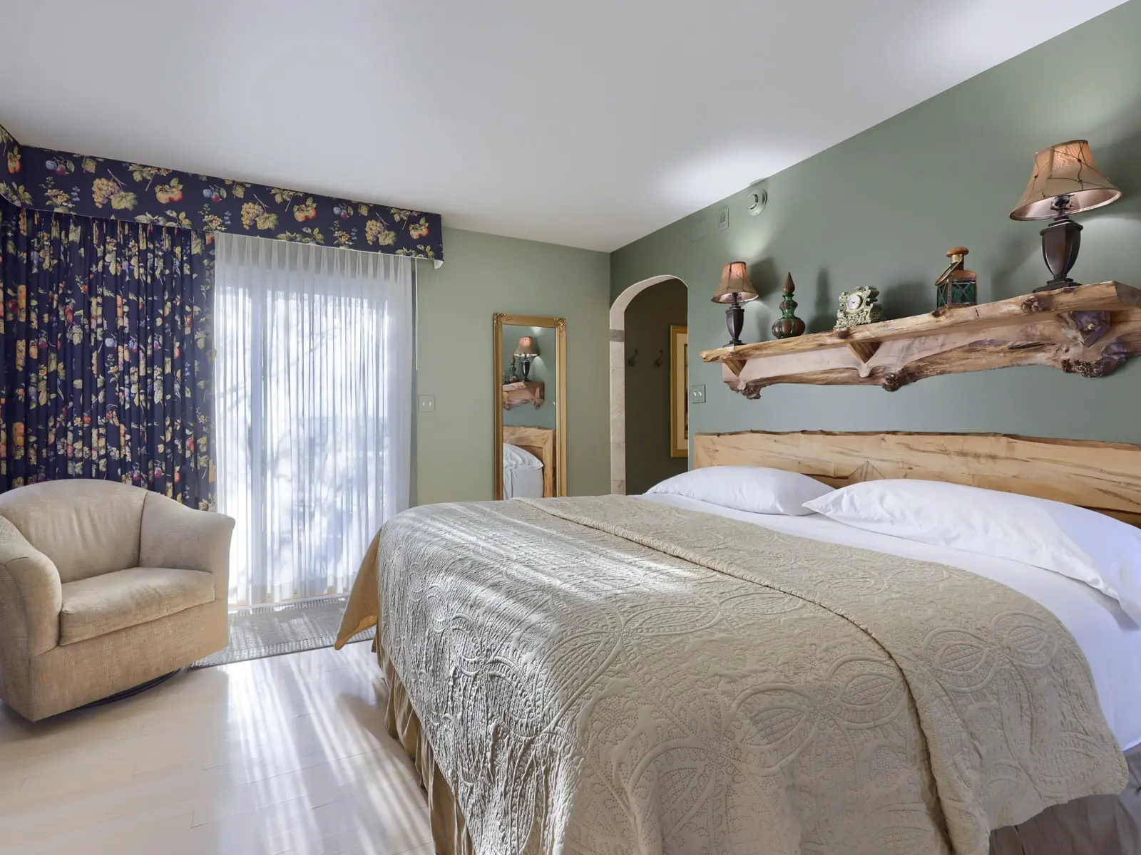 Home Page Banner 5 1600X1200 1 | Twin Pine Manor Bed &Amp; Breakfast